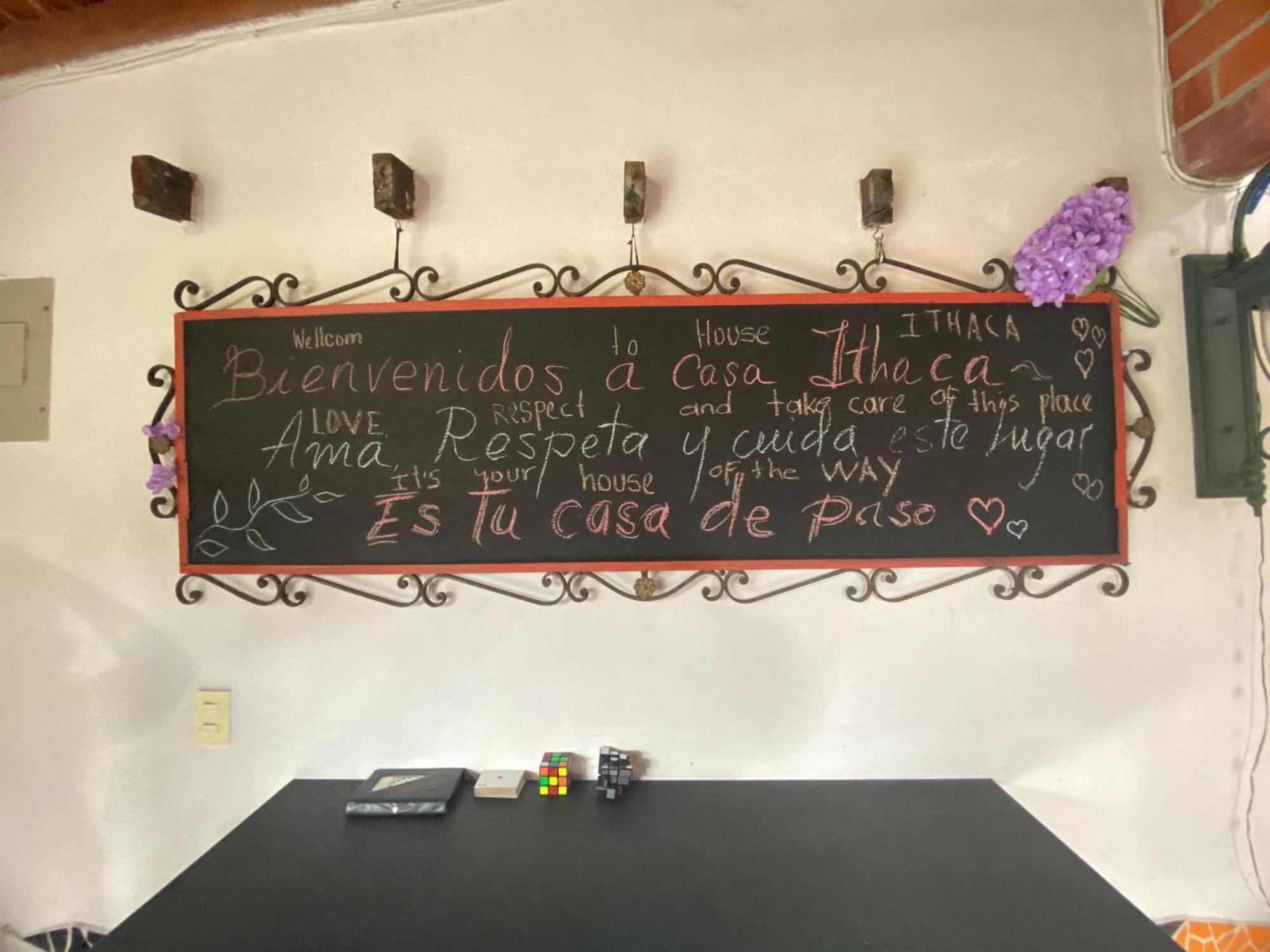 En Casa Ithaca En Floresta - Santa Lucia Medellin