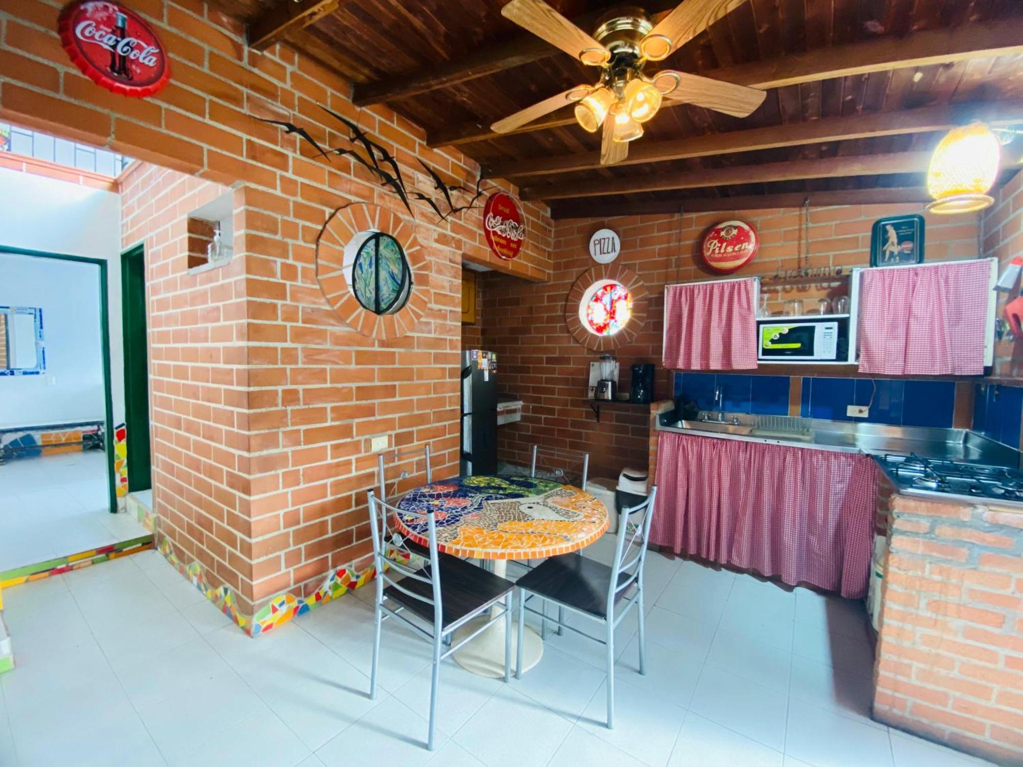 En Casa Ithaca En Floresta - Santa Lucia Medellin