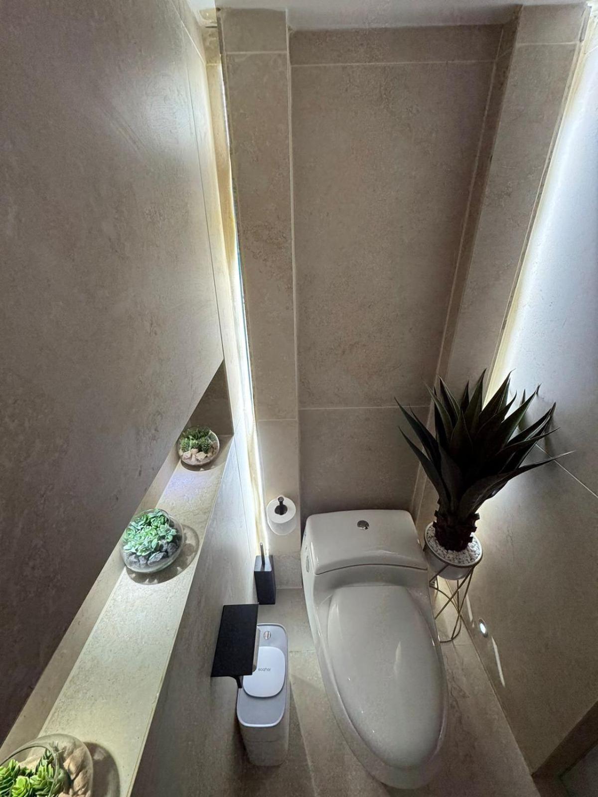Luxury Jacuzzi Air Conditioning Fireplace And King Bed Apartment