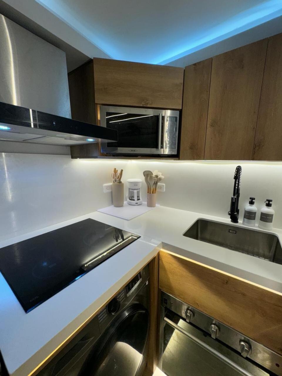 Apartment Luxury Jacuzzi Air Conditioning Fireplace And King Bed *