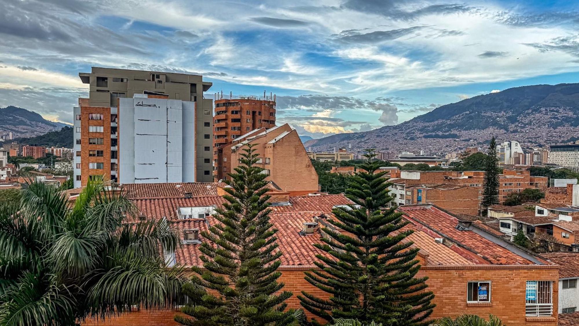 Edificio Atalanta En El Corazon De Medellin