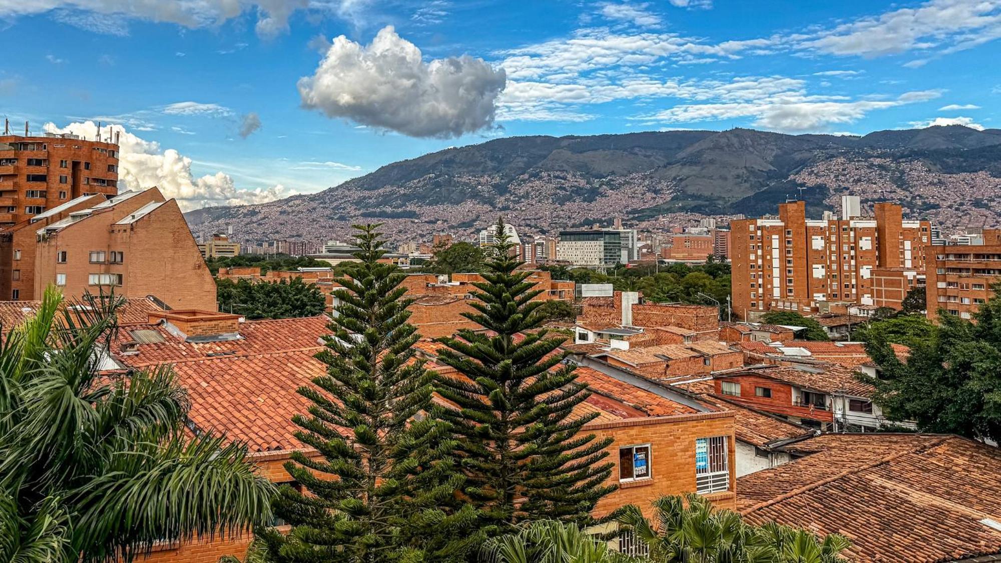 Edificio Atalanta En El Corazon De * Medellin