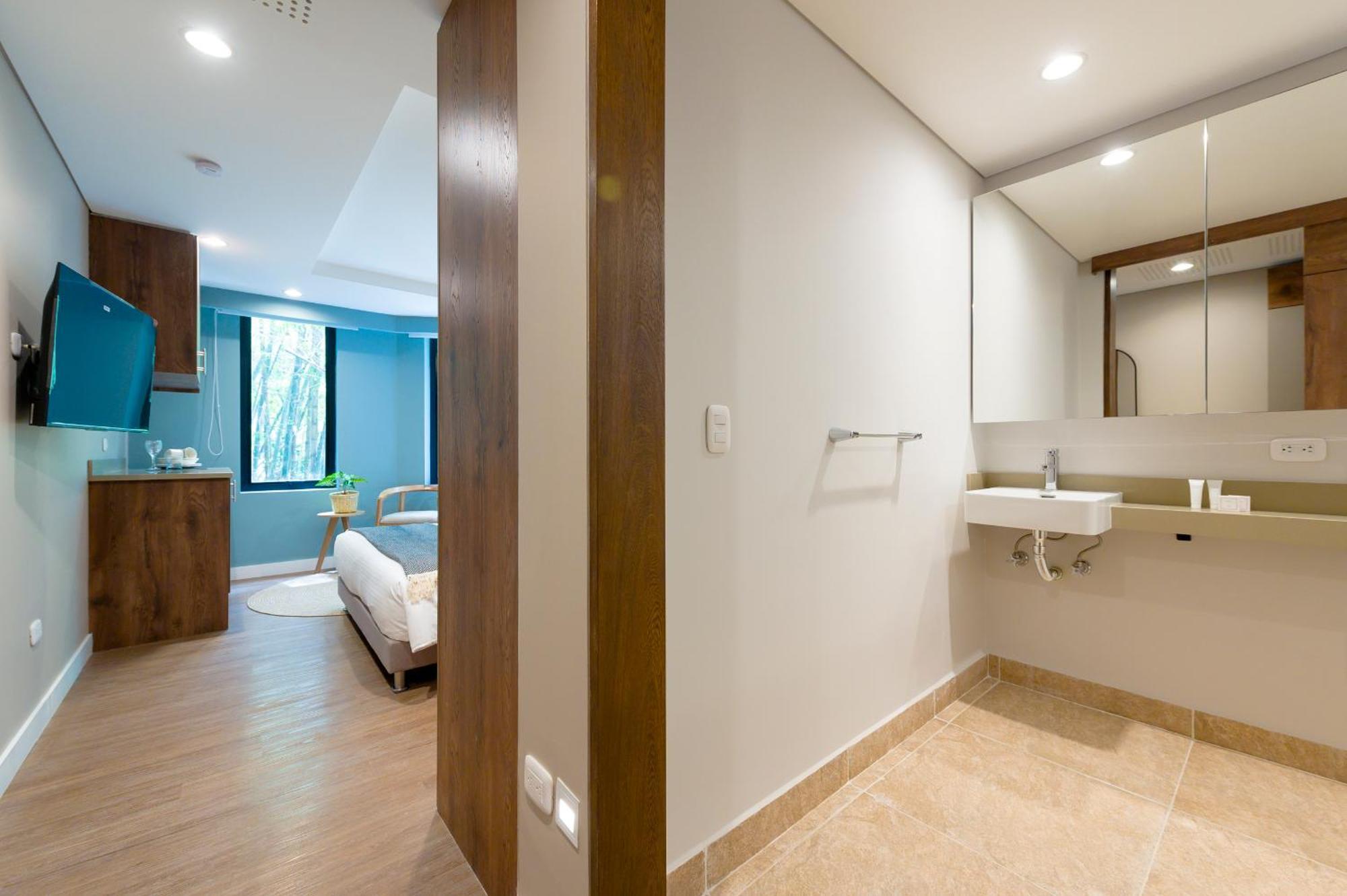 Vibrant Space- Explore Wonders In El Tesoro 313 * Medellin