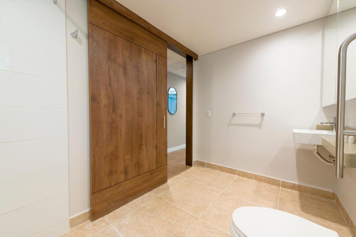 Vibrant Space- Explore Wonders In El Tesoro 313 Apartment *