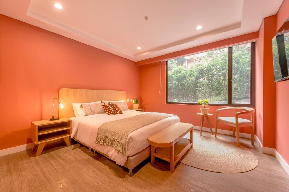 Modern Elegance Just Steps From El Tesoro 306 *