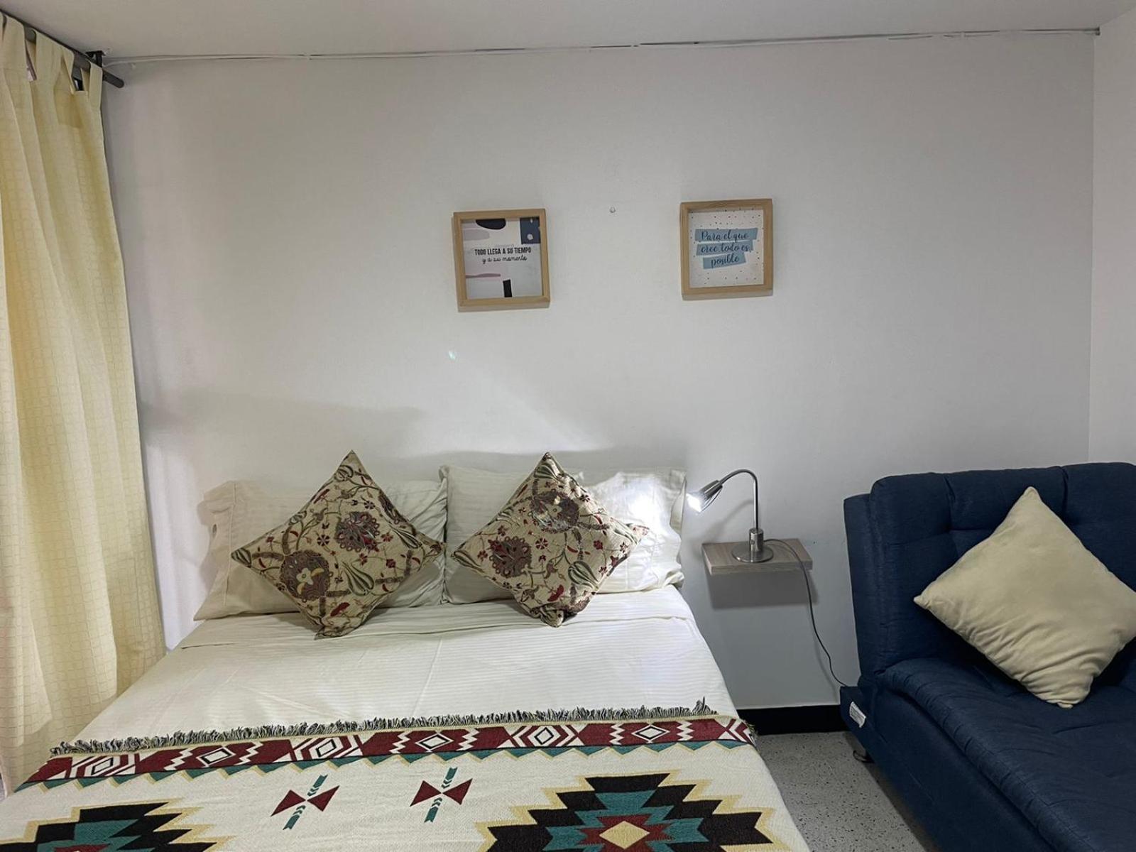 Apartment Loft Central, Cerca A Laureles Guarda Meletas Gratis!! *
