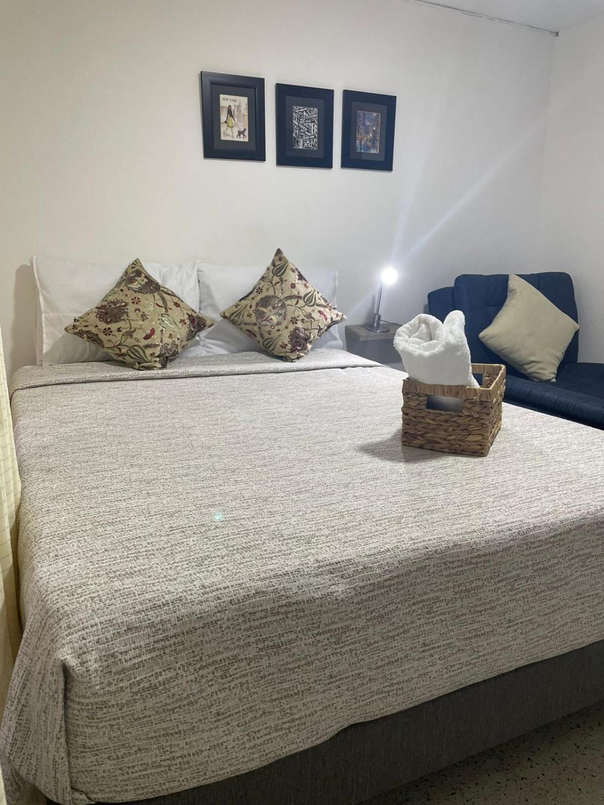 Loft Central, Cerca A Laureles Guarda Meletas Gratis!! Medellin