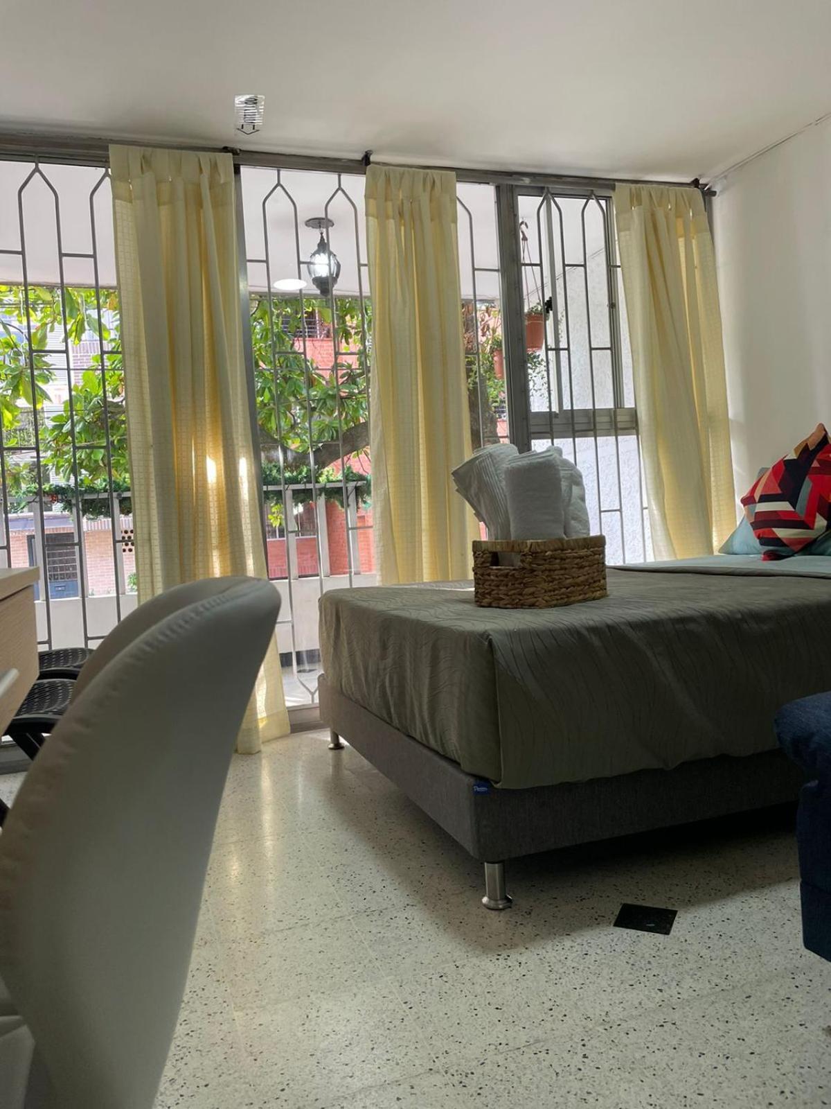 Loft Central, Cerca A Laureles Guarda Meletas Gratis!! Medellin