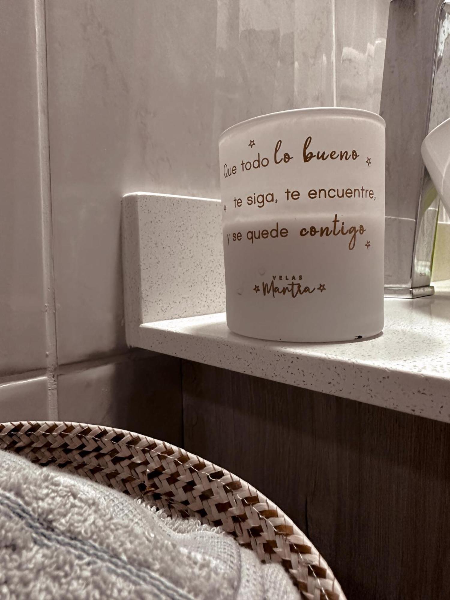 Loft Central, Cerca A Laureles Guarda Meletas Gratis!! Apartment Medellin