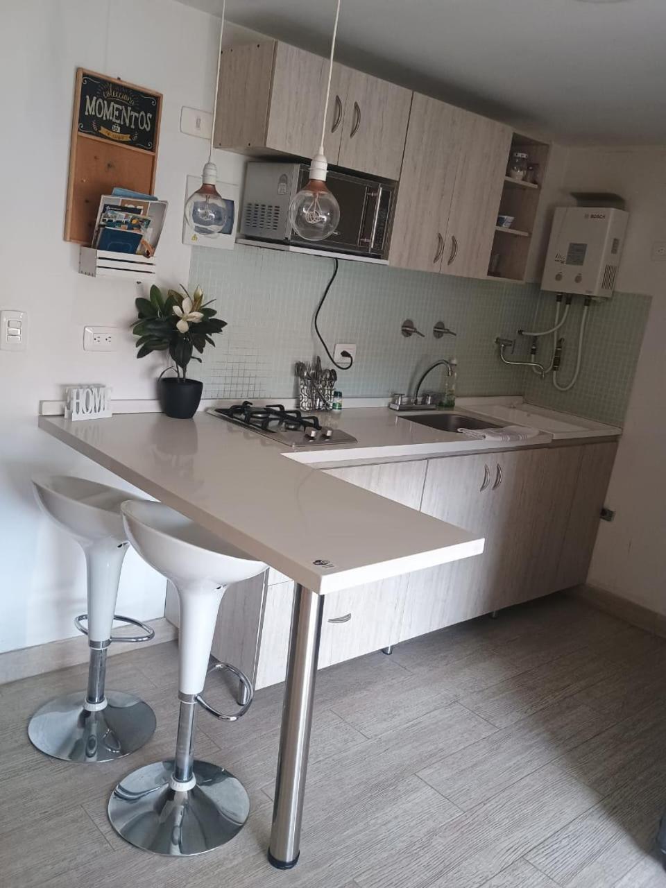 1 A 5 Personas Apartasuite Poblado 809