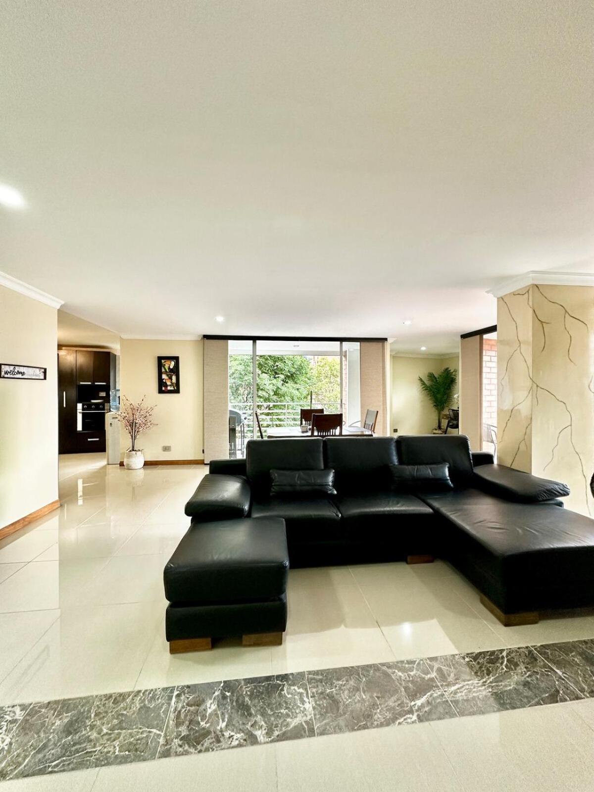 Apartment Beautiful Laureles Medellin