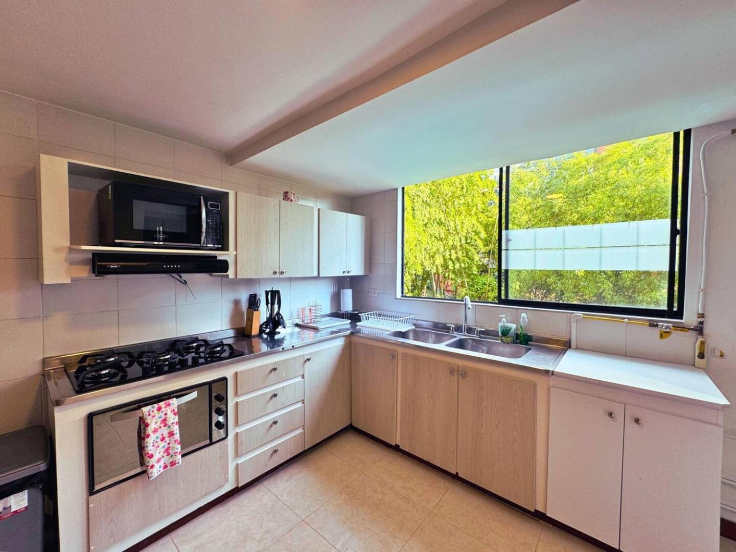 Apartment 5br 2,497 Sqft Pool By El Tesoro Mall *