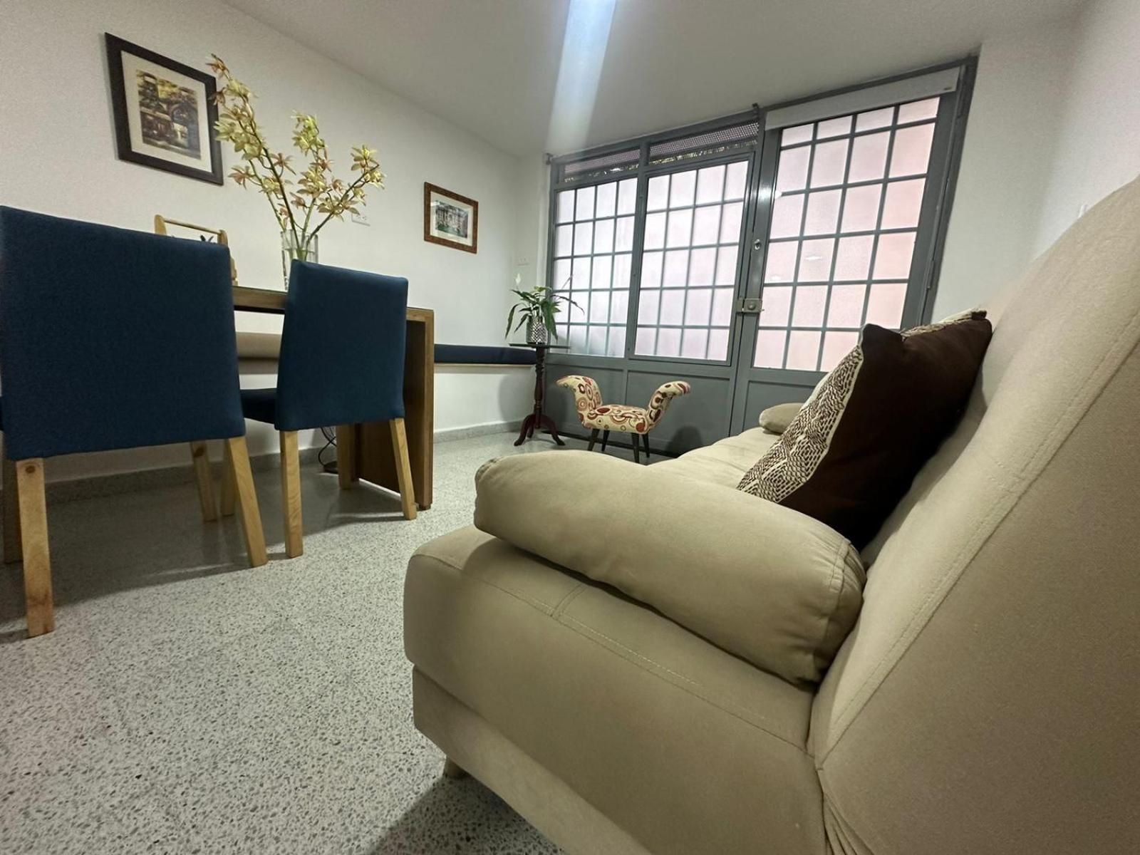 Loft Central, Cerca A Laureles Guarda Meletas Gratis!! Medellin