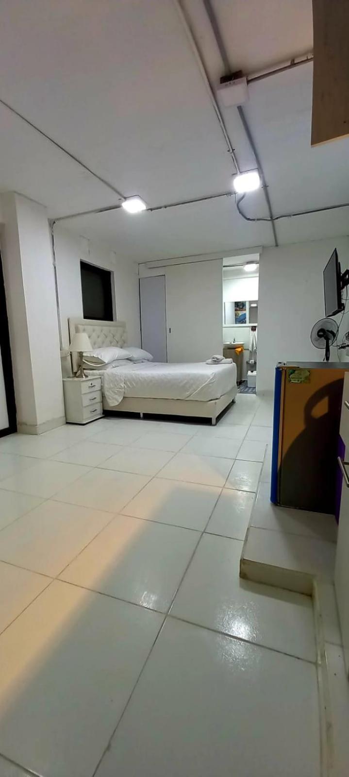Apartment Amoblado Sector Laureles-estadio Capacidad 2 Personas *