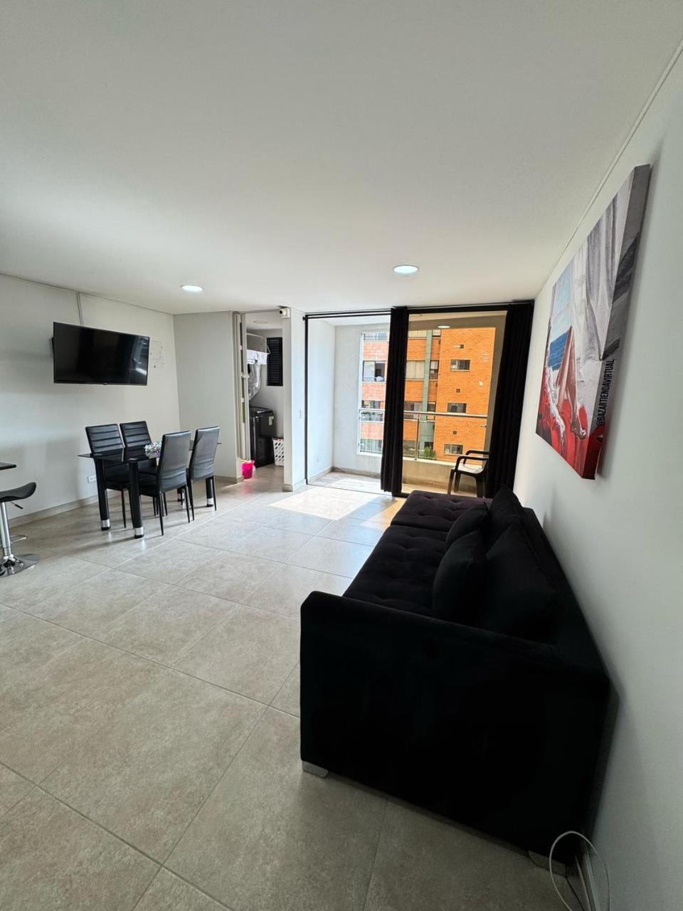 Apartment In Laureles Two Blocks From 70 *