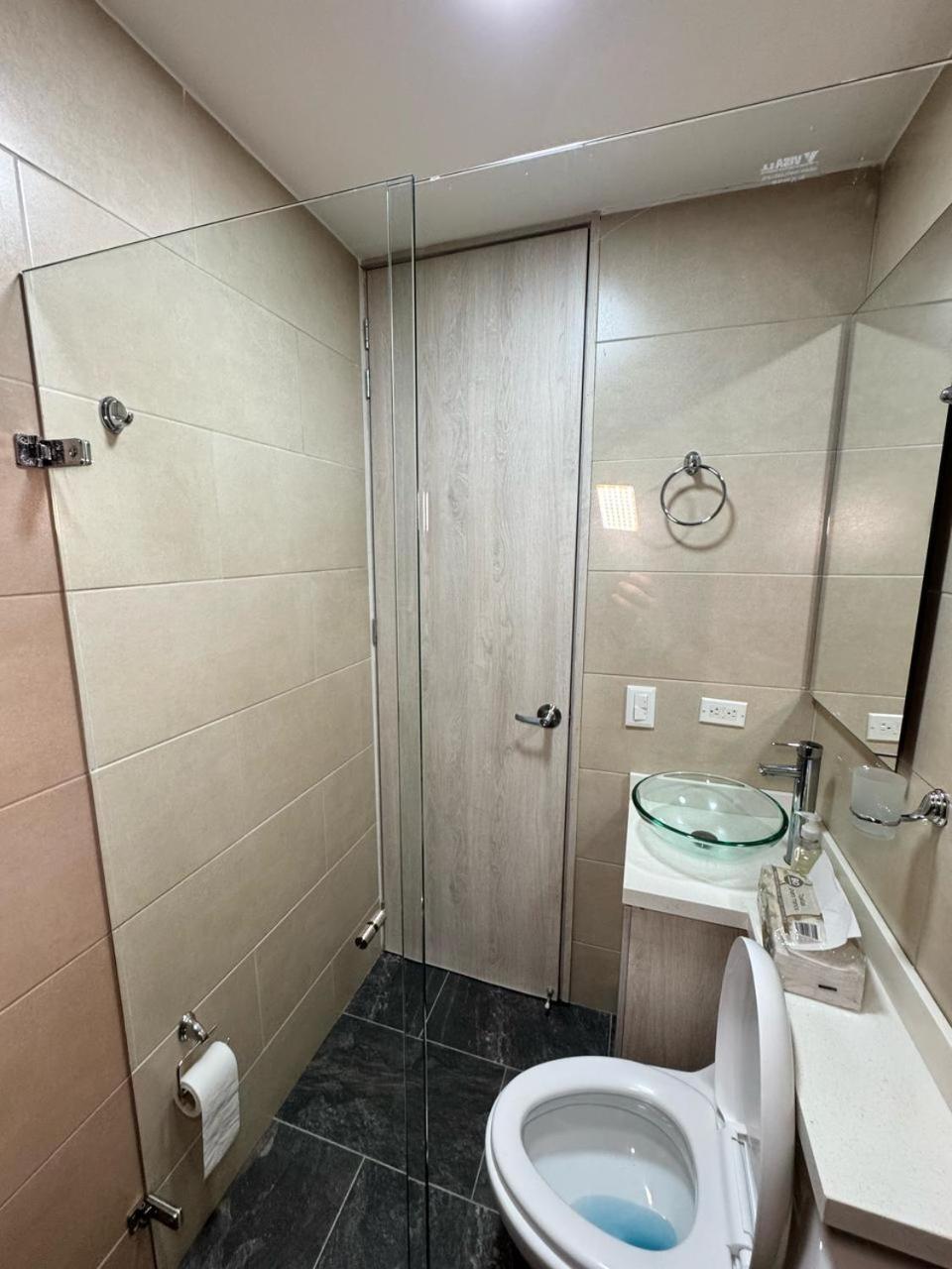 In Laureles Two Blocks From 70 Apartment
