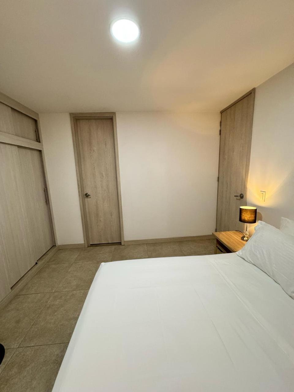 Apartment In Laureles Two Blocks From 70 *