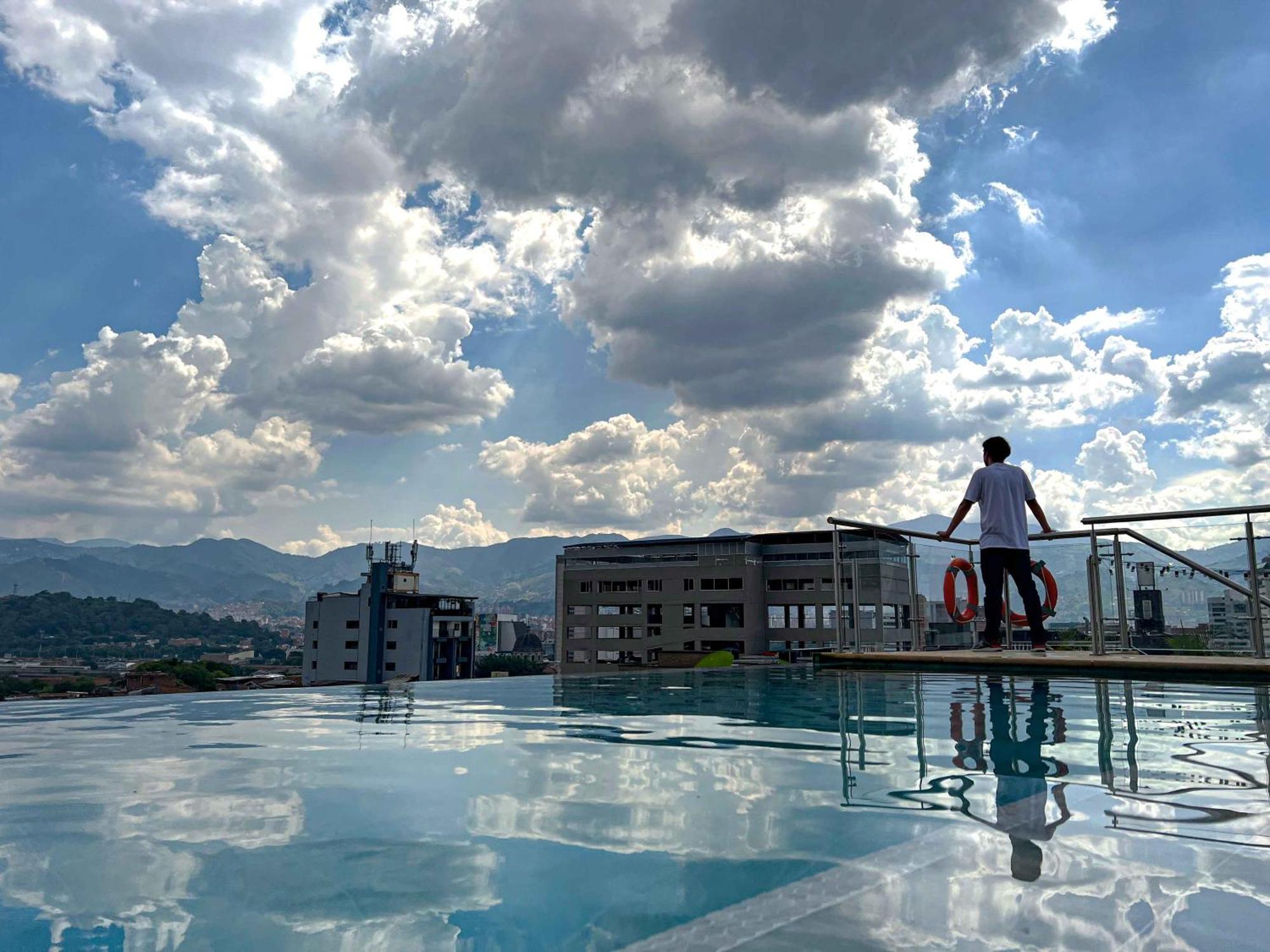 Aparthotel Con Piscina *