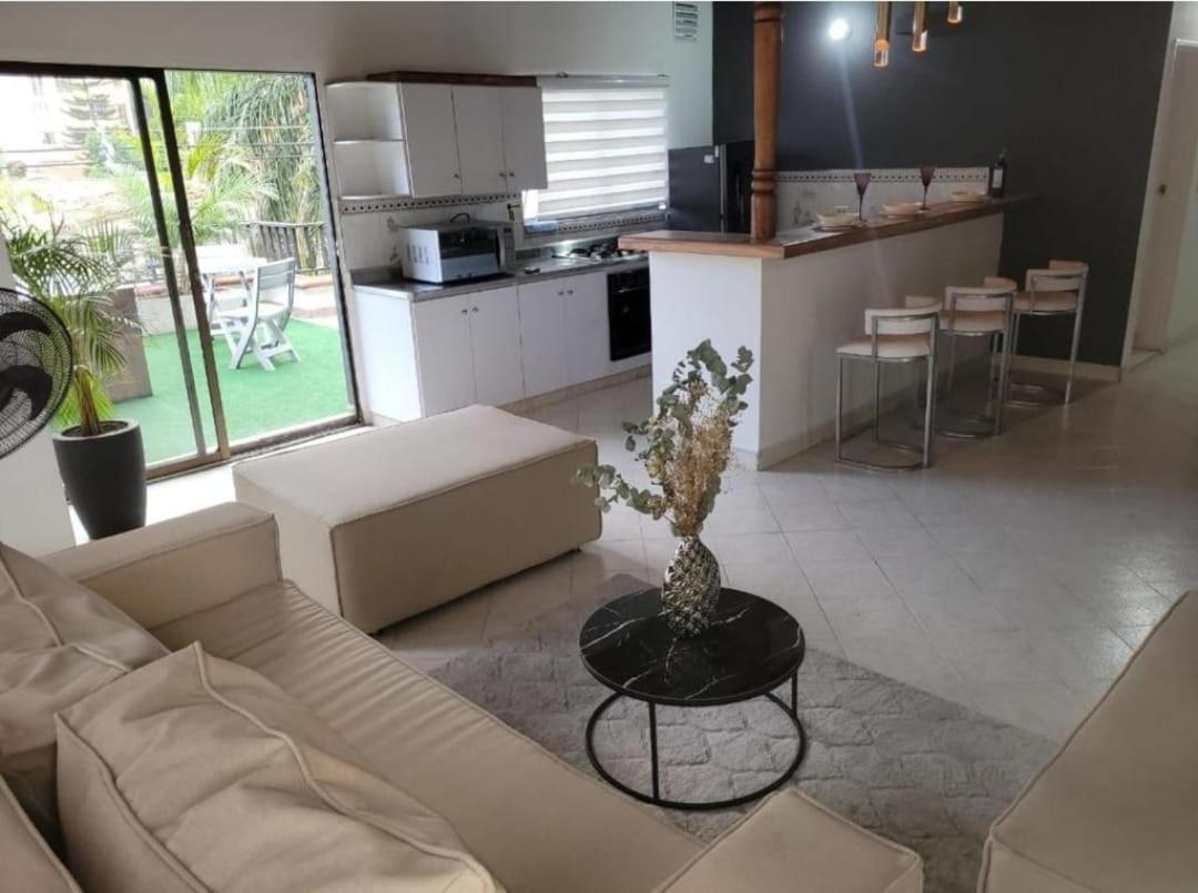Amplio Apto Con Jacuzzy Terraza 2b 4hab Laureles Medellin