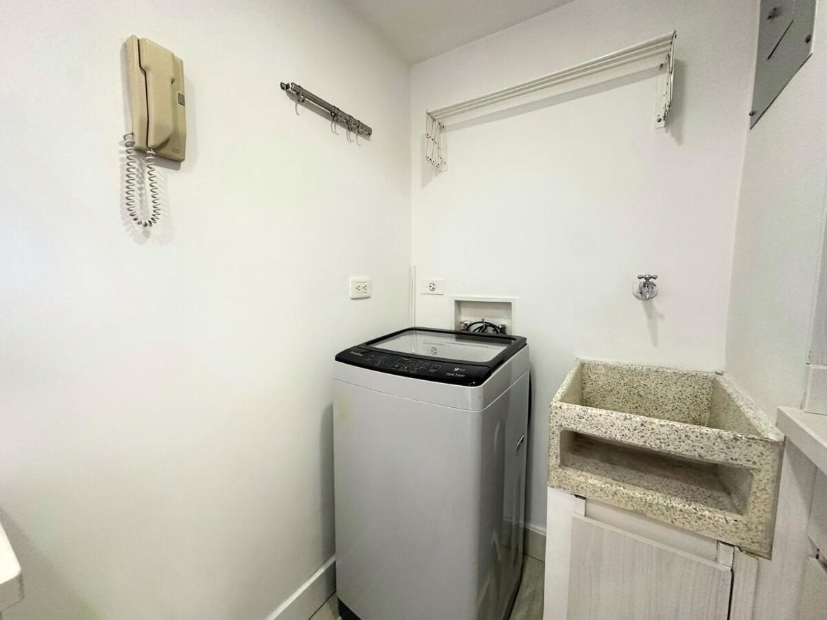 Apartment Ac, Fast Wifi 400 Mg, Quiet, Nature In El Poblado