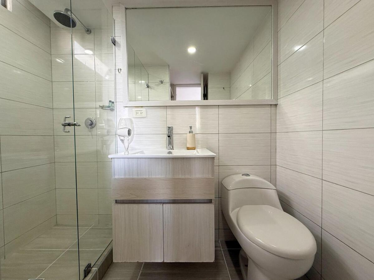 Ac, Fast Wifi 400 Mg, Quiet, Nature In El Poblado Apartment Medellin
