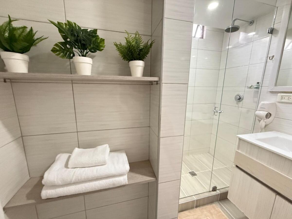Ac, Fast Wifi 400 Mg, Quiet, Nature In El Poblado Medellin