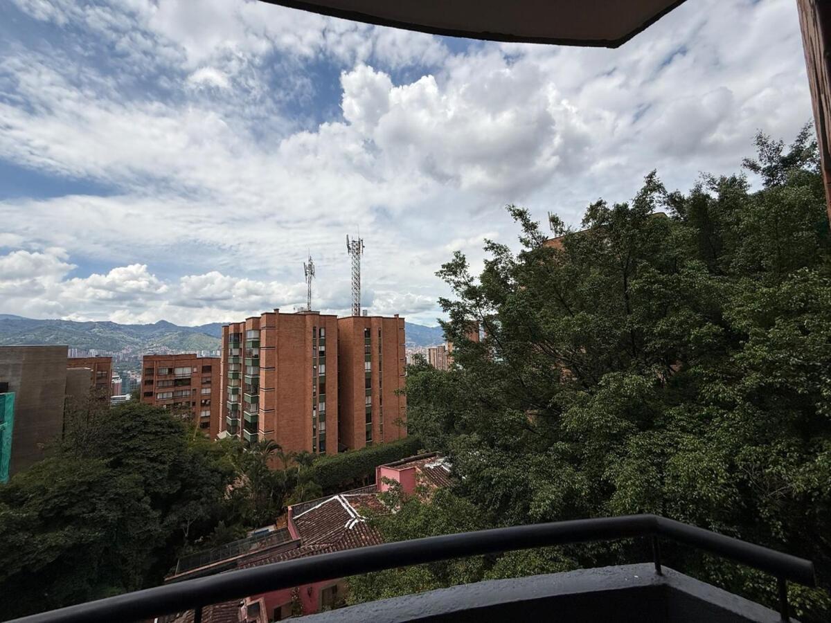 Ac, Fast Wifi 400 Mg, Quiet, Nature In El Poblado Apartment