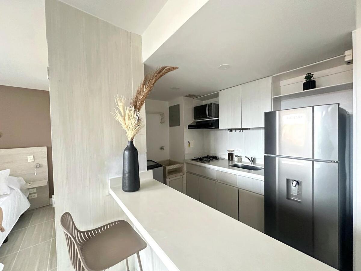 Apartment Ac, Fast Wifi 400 Mg, Quiet, Nature In El Poblado Medellin