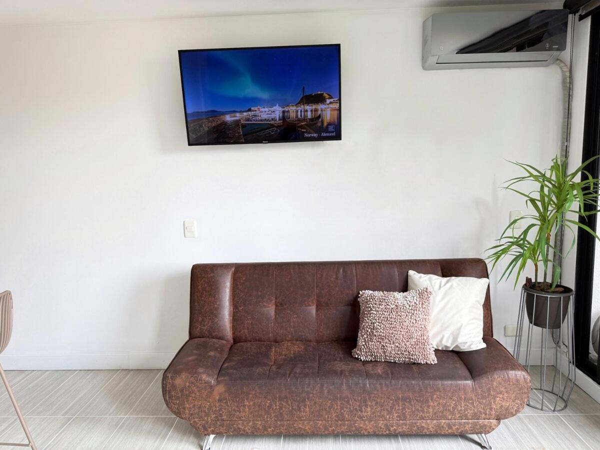 Ac, Fast Wifi 400 Mg, Quiet, Nature In El Poblado Apartment Medellin