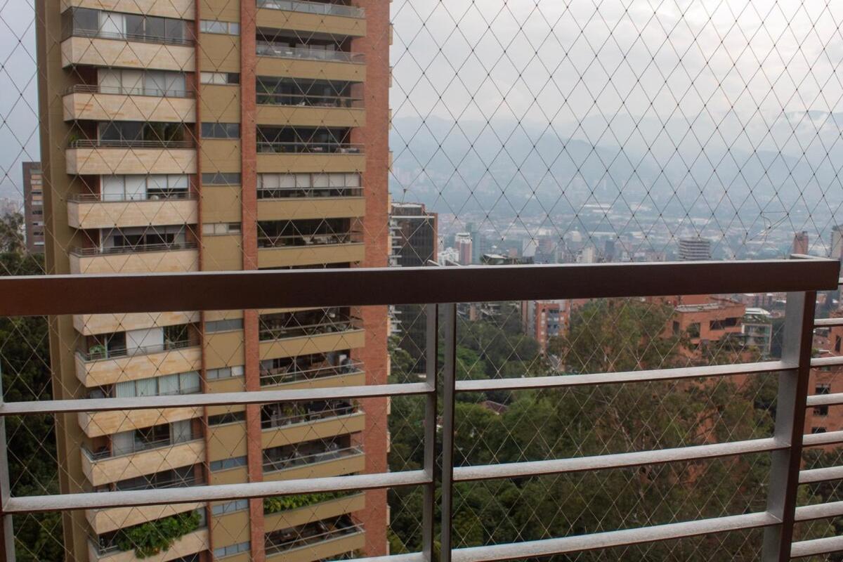 Near Provence Pool, Gym, Views And Wifi Apartment *