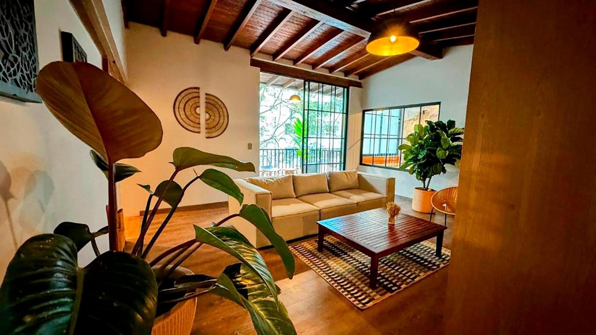 Apartasuite De Lujo Con Jacuzzi Privado El Poblado Apartment *