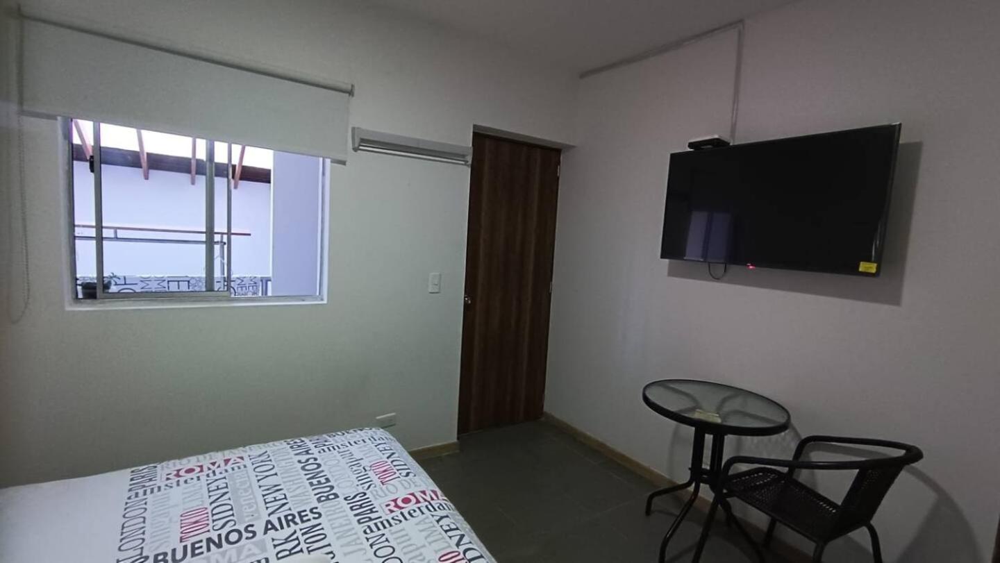 Guest house Amazing House With Turkish Steam Near Exito Laureles *