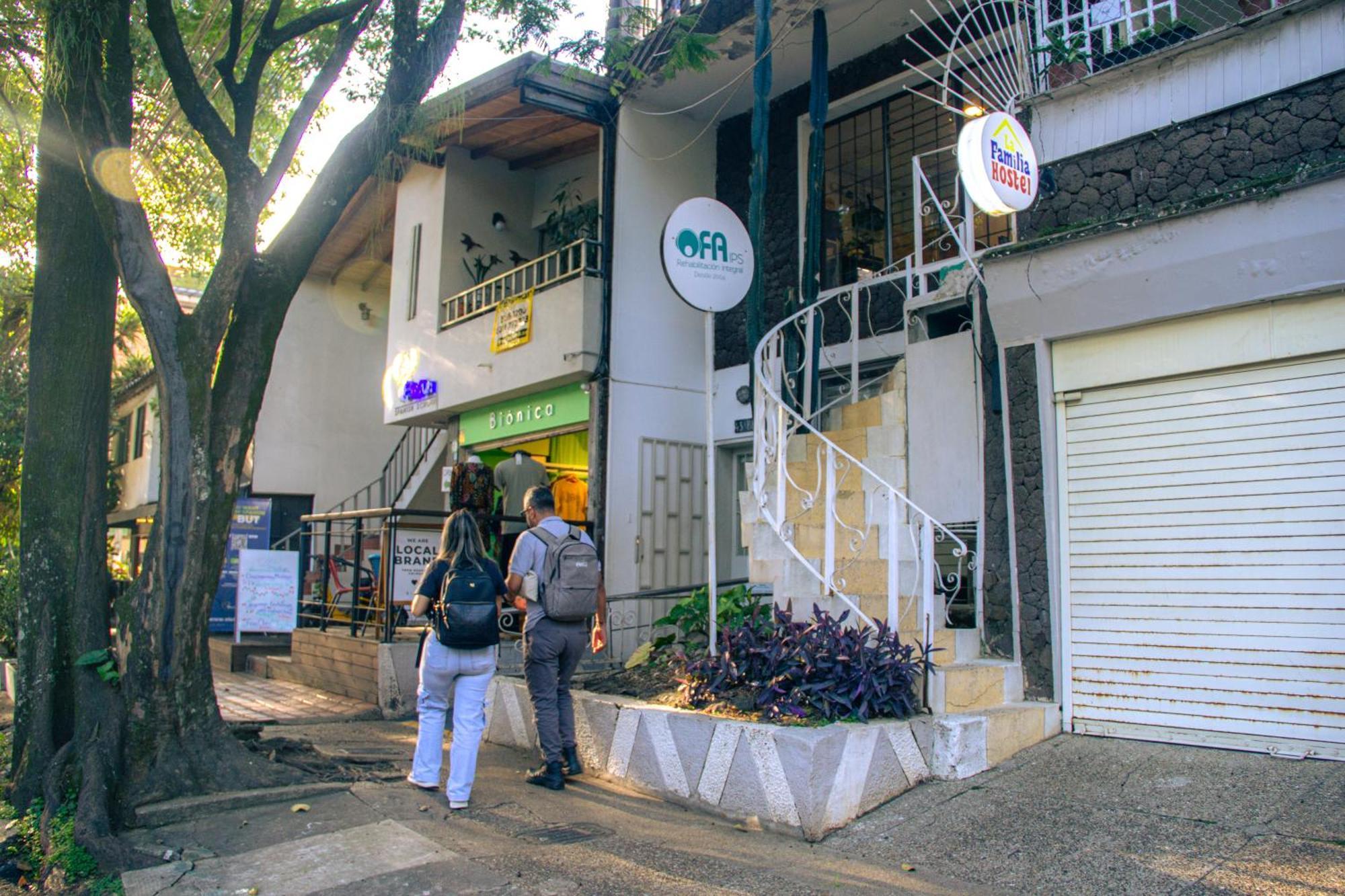 La Familia - Manila Albergue Medellín