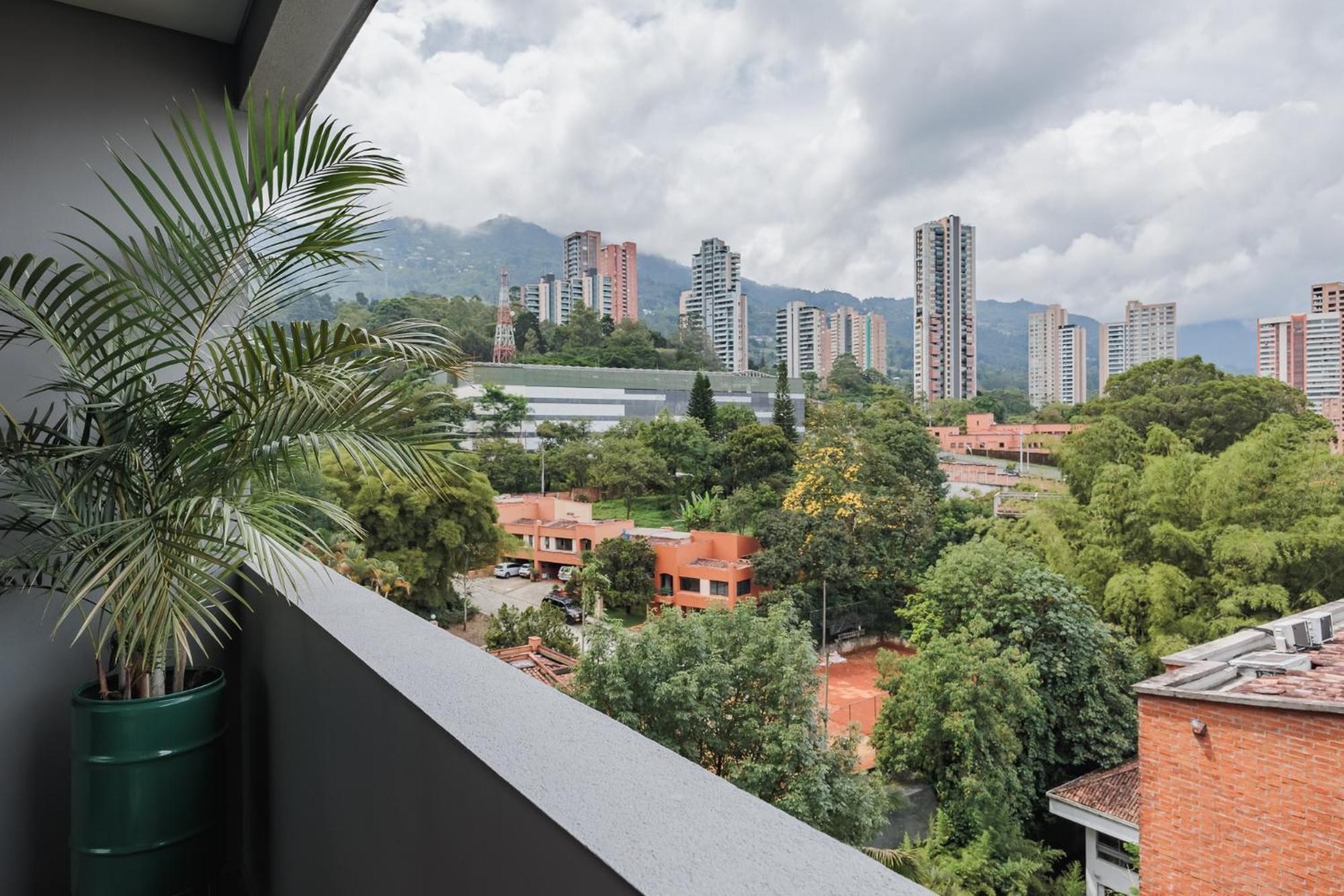 Versus 5* Medellin