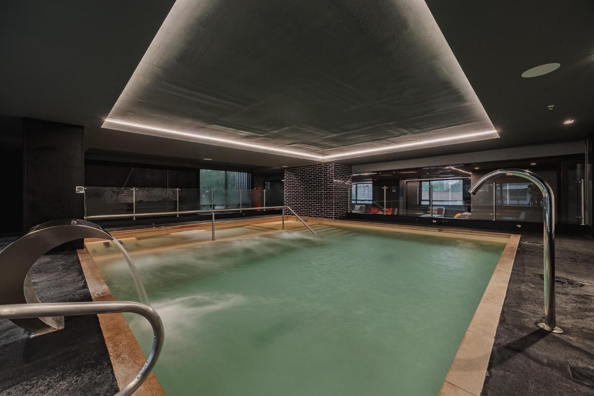 Hotel Versus Medellin