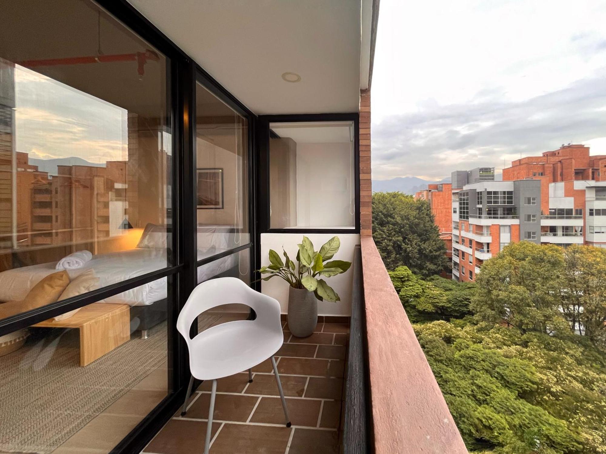 Apartment Enchanted Elegance In Laureles *