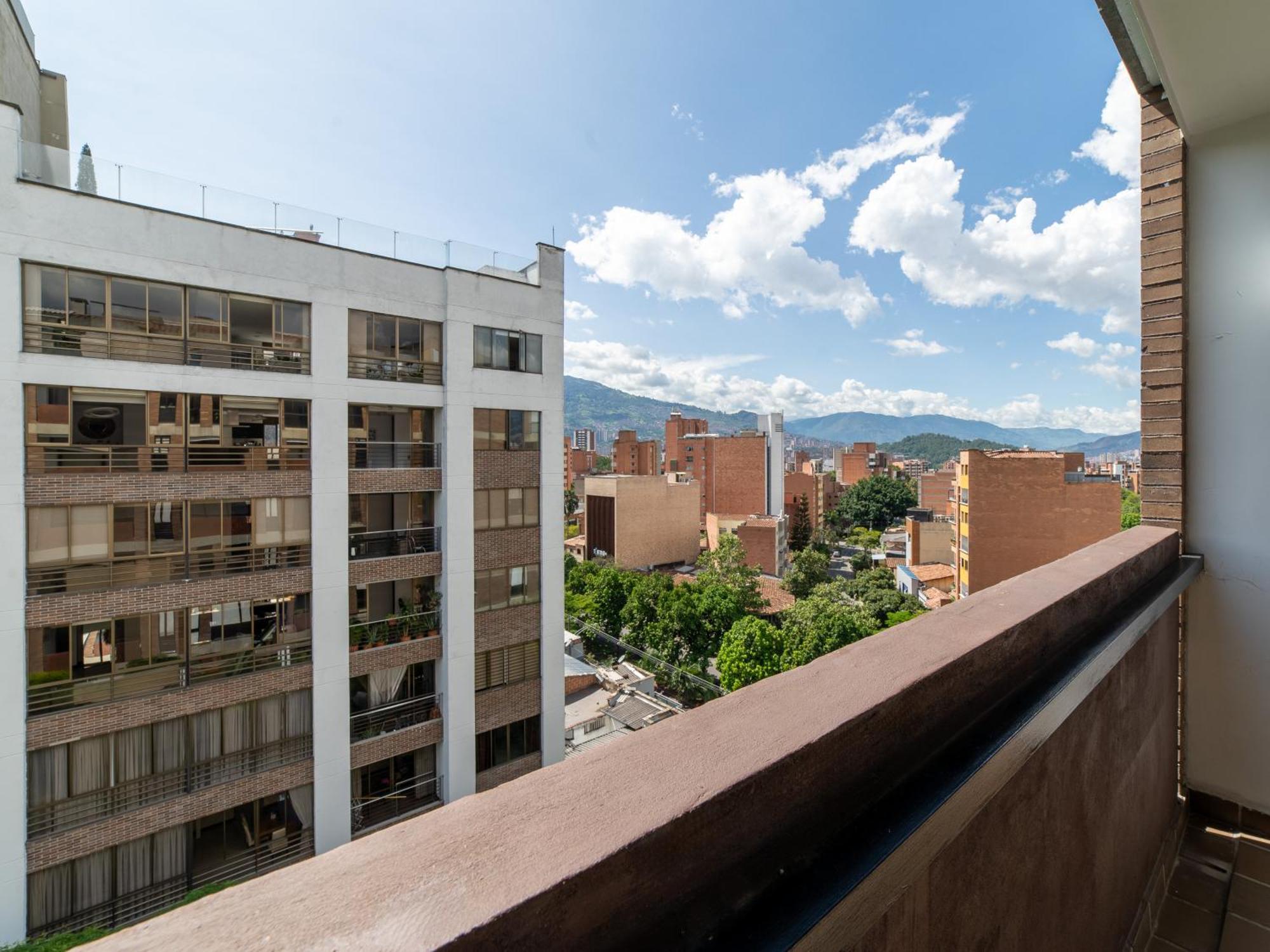 Apartment Enchanted Elegance In Laureles *