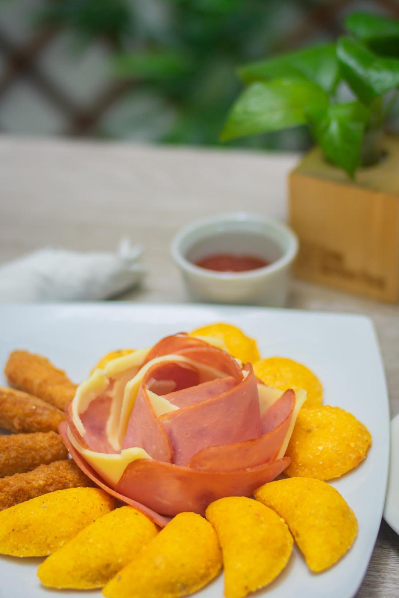 Laureles Plaza Hotel 4*