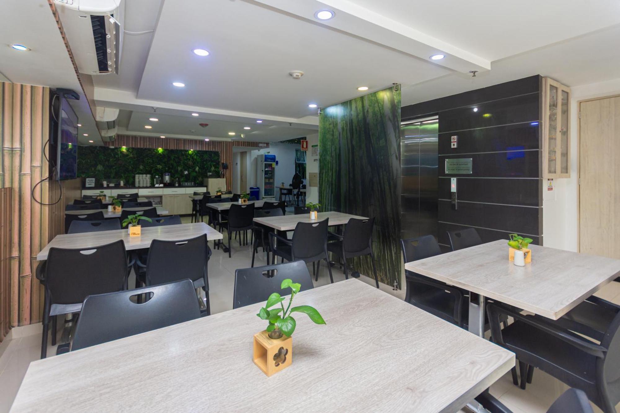 Laureles Plaza 4*