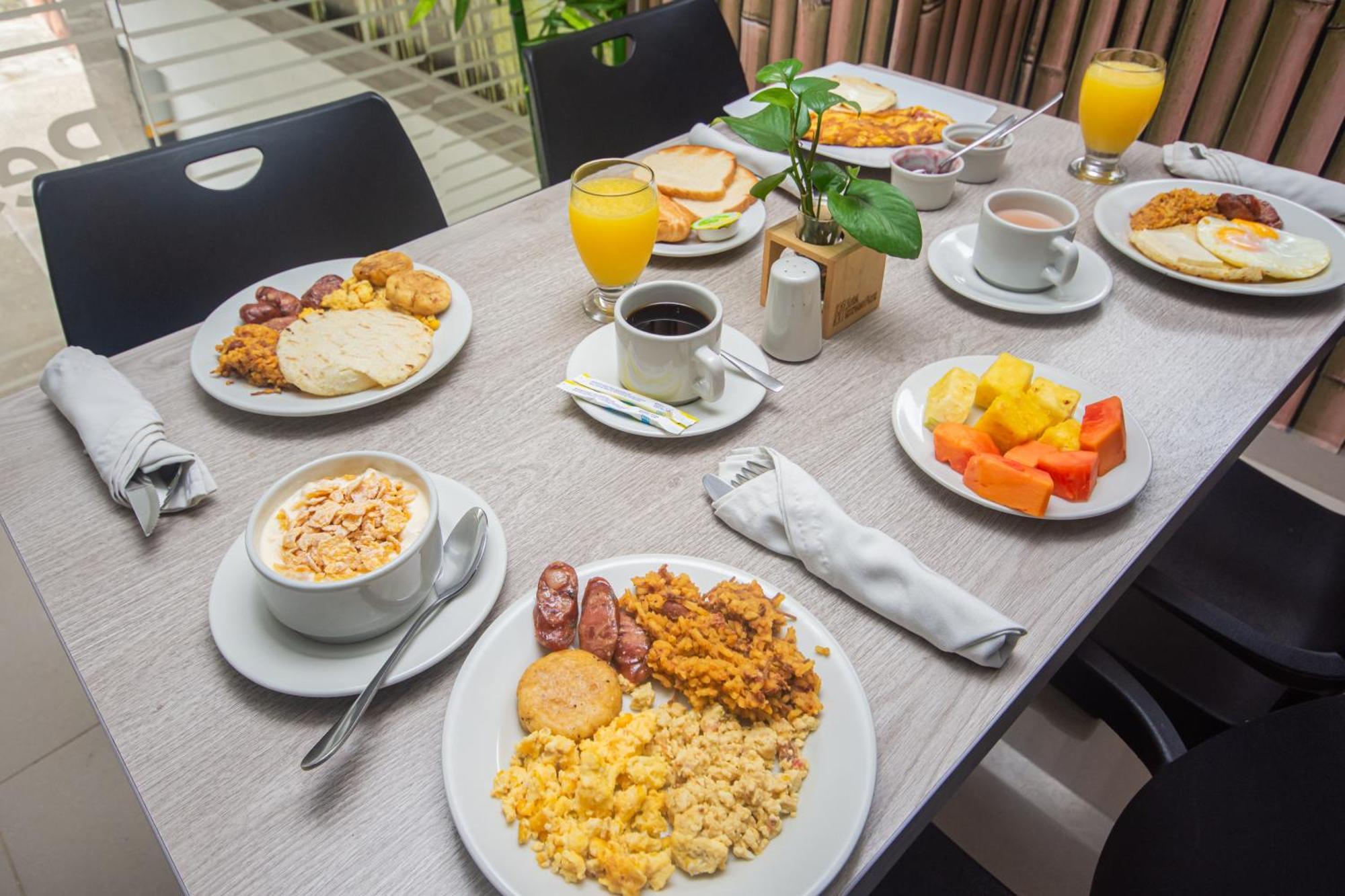 Hotel Laureles Plaza