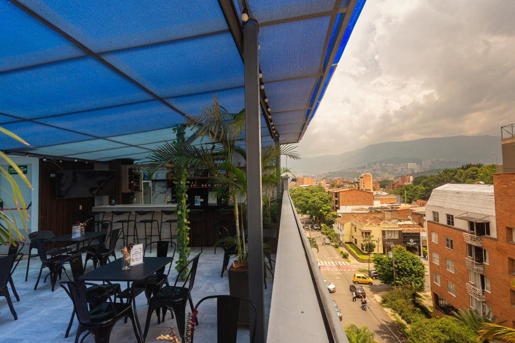 Laureles Plaza
