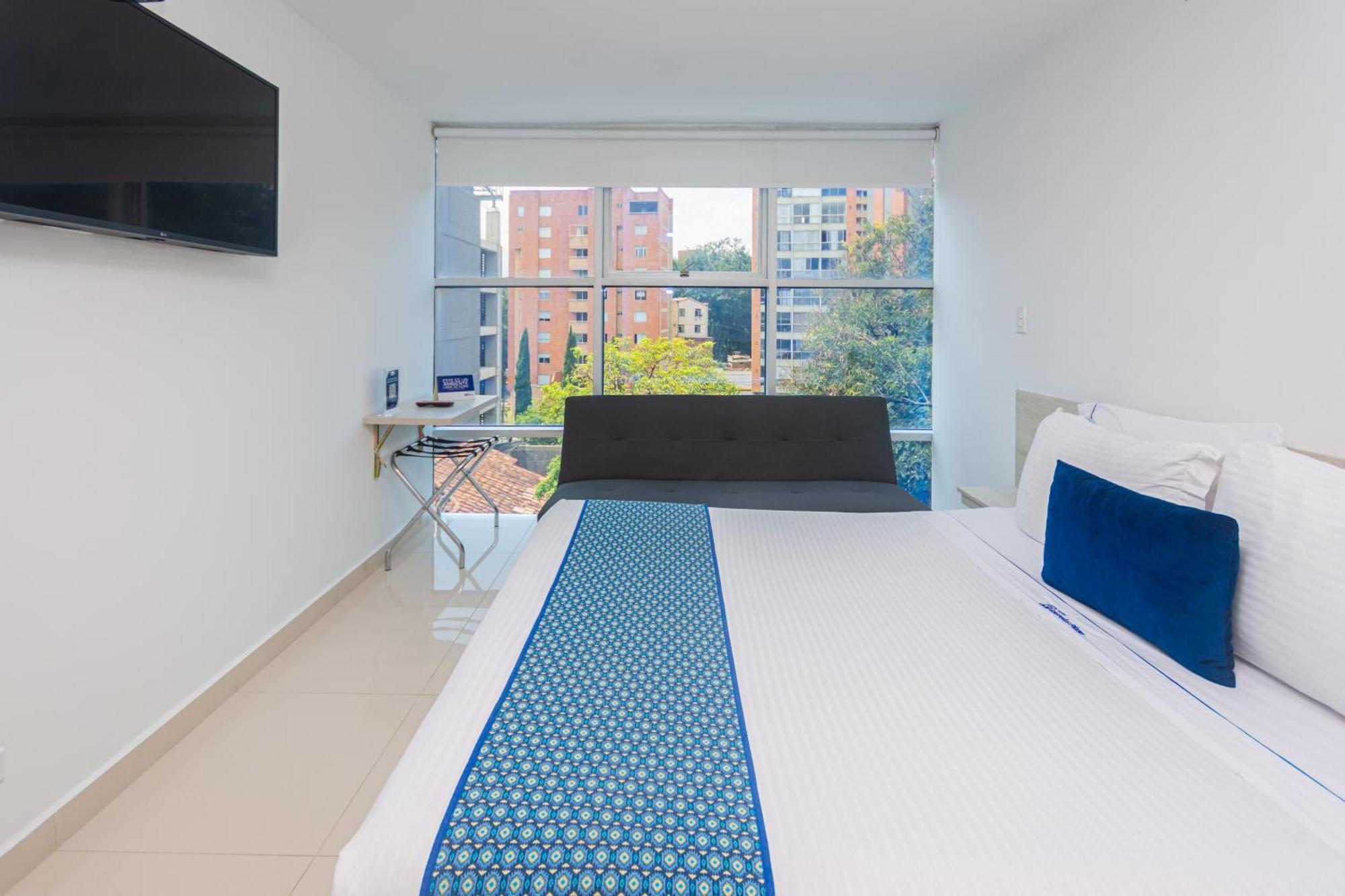 Hotel Laureles Plaza 4*
