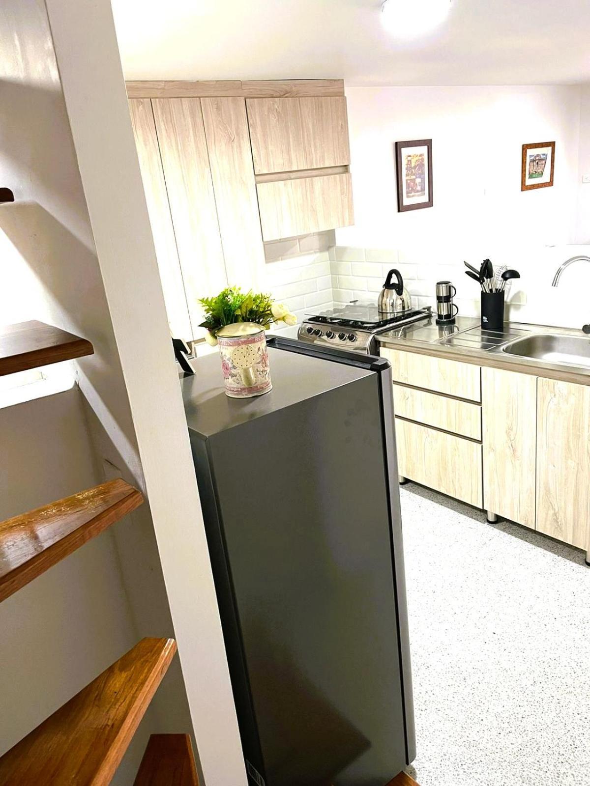 Apartamento Loft Central, Cerca A Laureles Guarda Meletas Gratis!! *