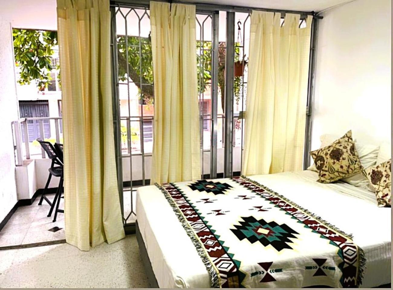 Loft Central, Cerca A Laureles Guarda Meletas Gratis!! * Medellin