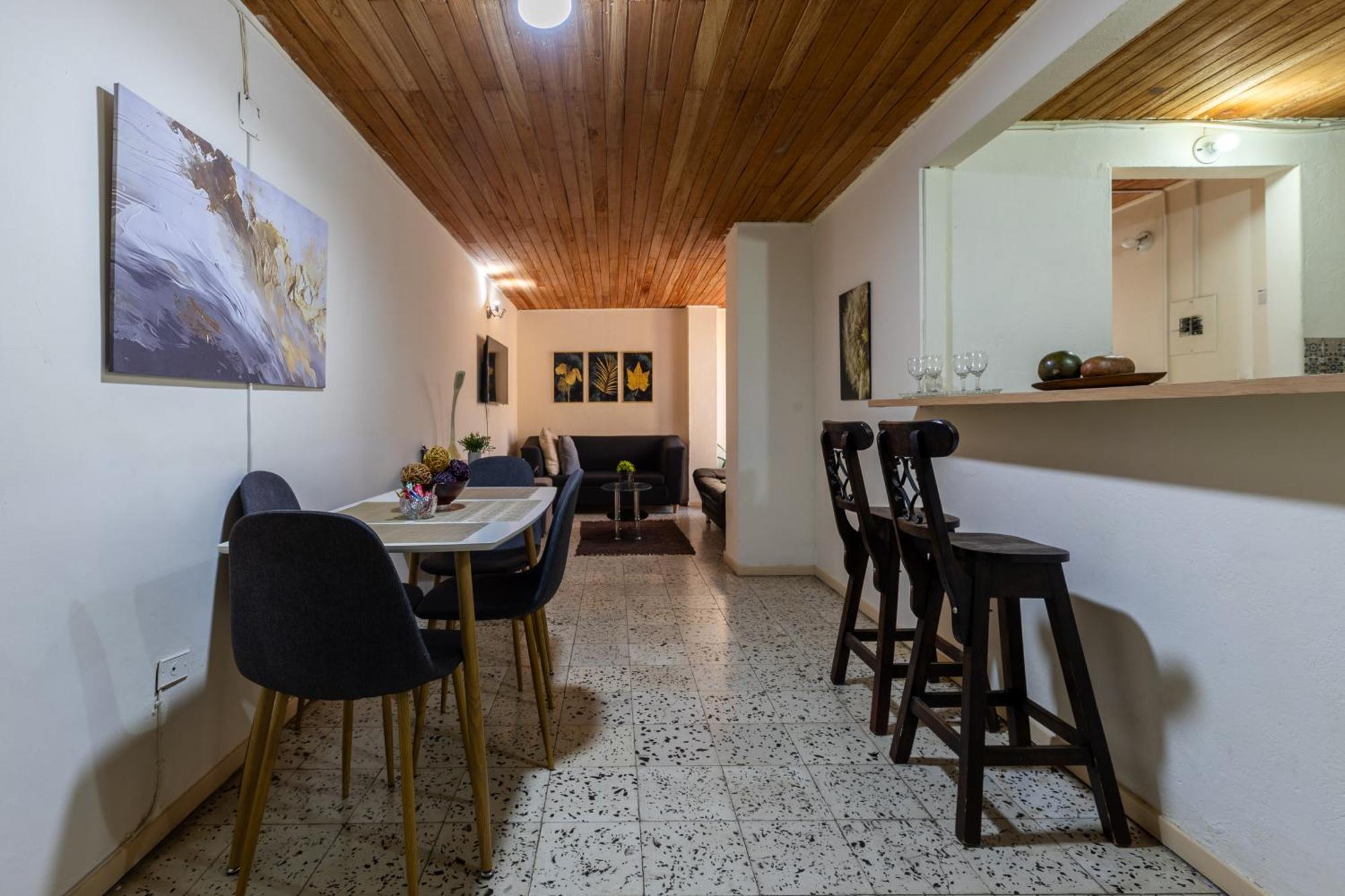 Grande, Hermoso, Acogedor Y Privado Apartamento