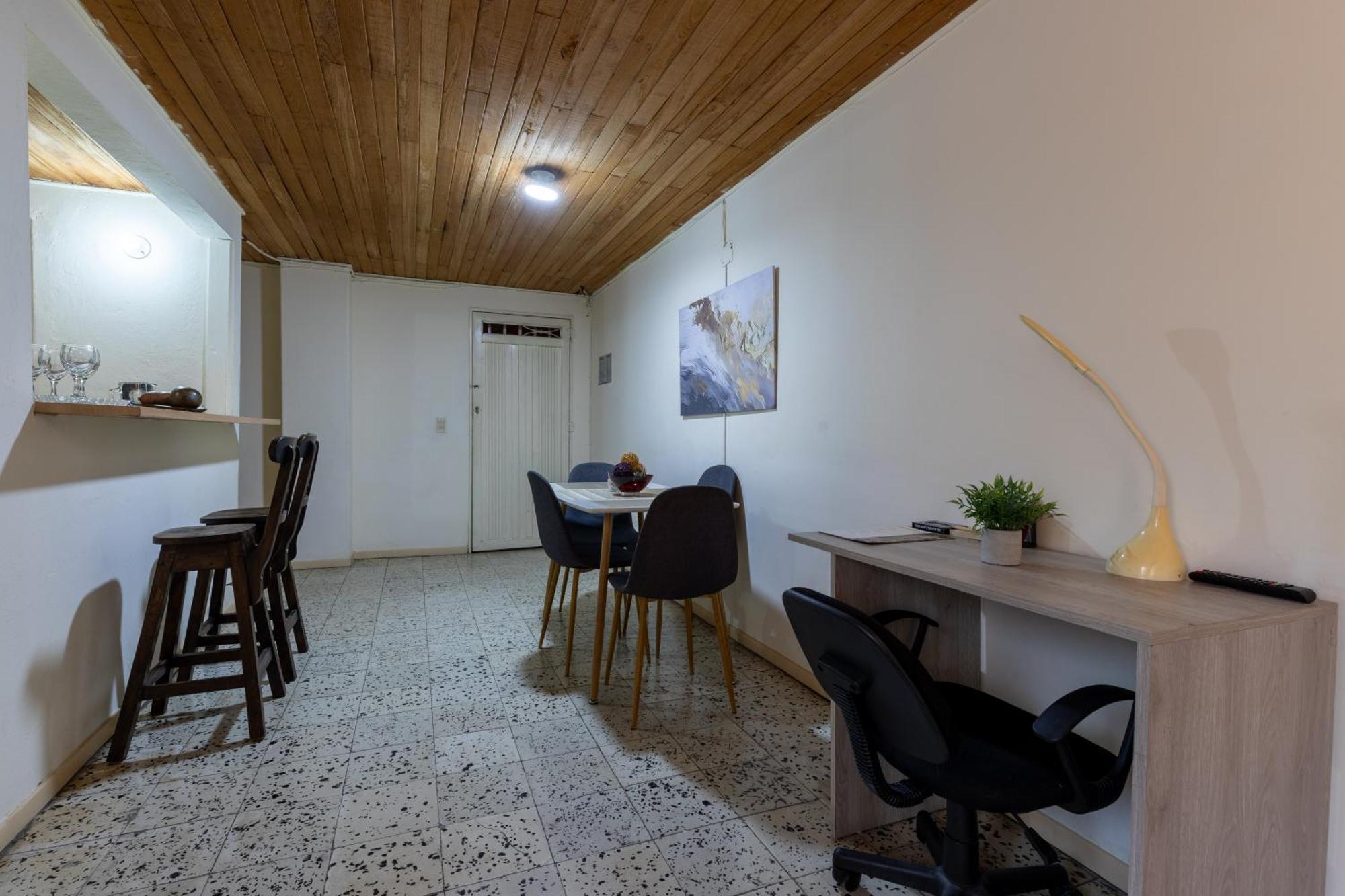 Grande, Hermoso, Acogedor Y Privado Apartamento