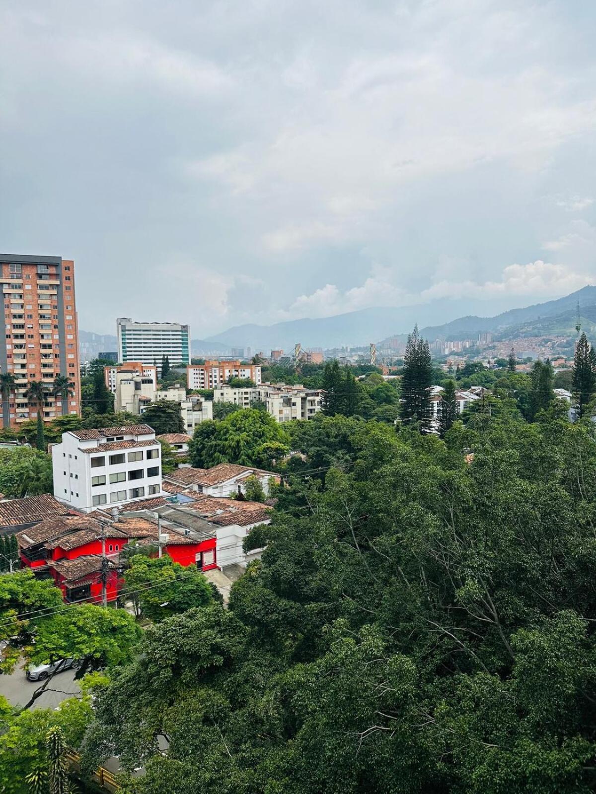 5 Minuto Parque Del Poblado Caminando Medellin