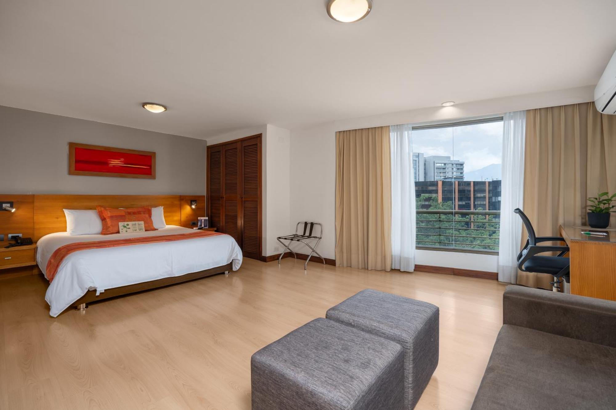 Hotel Leblón 4*
