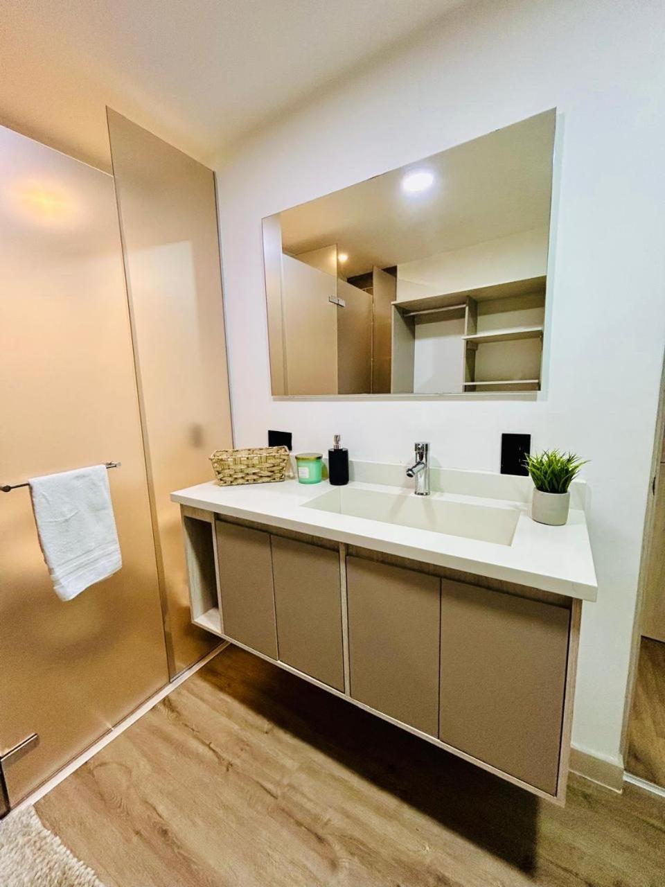Apartment Modern, Apt/near Tourist Sites. *