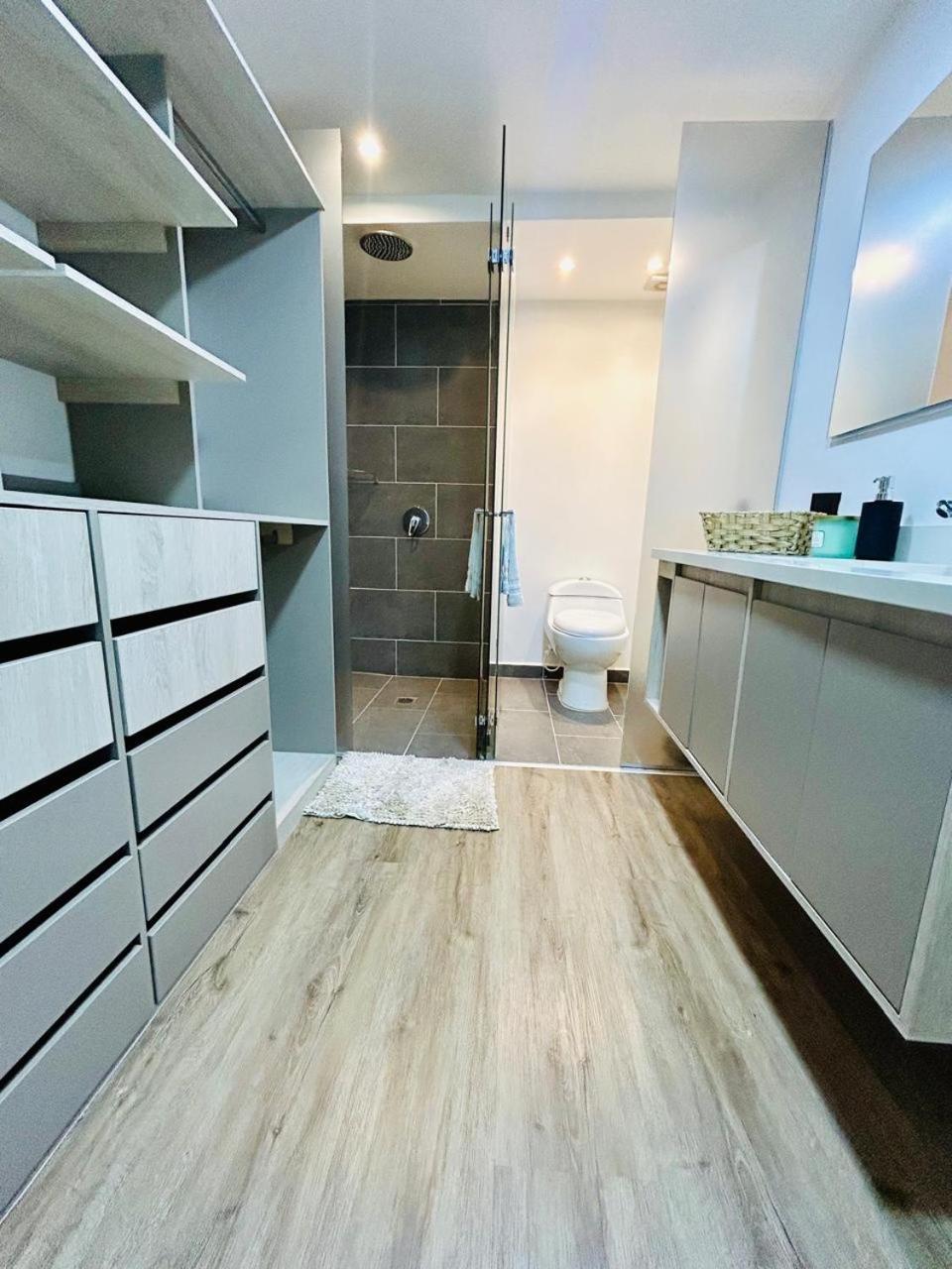 Modern, Apt/near Tourist Sites. * Medellin
